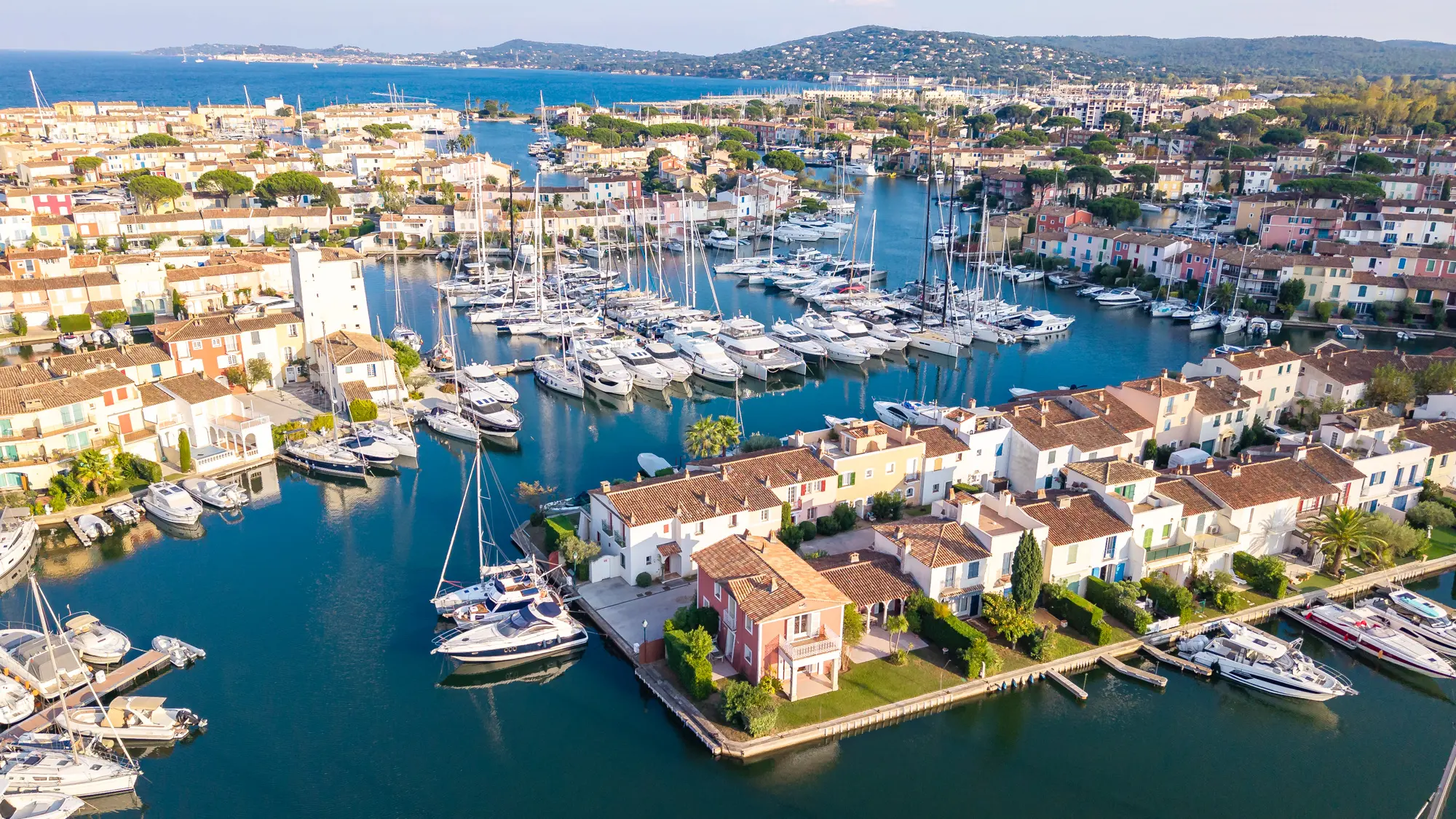 Port-grimaud pied dans l'eau